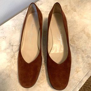 Salvatore Ferragamo Toast Brown Suede 1.25" Tortoise Heel- Size 8AAAA Narrow